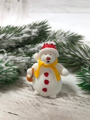 Декор элемент "Снеговик в желтом шарфике" 4,5см, пластик - фото 11955