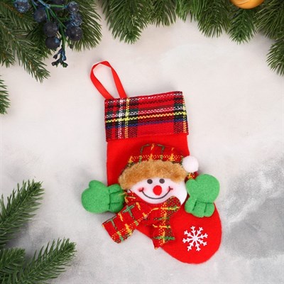 Носок для подарков "Снеговик в варежках" 11х15 см, красно-зелёный - фото 14089