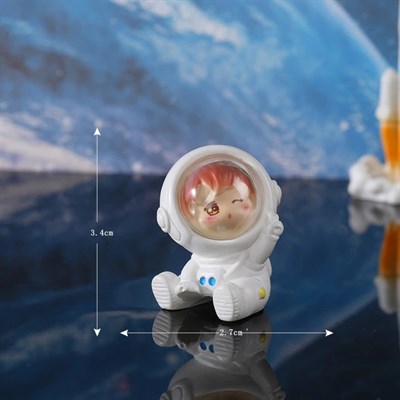 Космонавт сидит мини-фигурка 3,4*2,7см - фото 25058