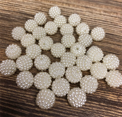 Бусины Шамбала пластик 10мм 15шт цв молочный 121044