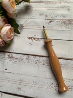 Игла д/ковровой техники 15,5 см, толщина иглы 5 мм, длина иглы 4 см, деревянная ручка