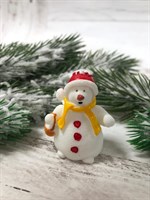 Декор элемент "Снеговик в желтом шарфике" 4,5см, пластик