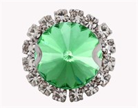 Кабошон круг в цапах со страз. в серебре светло-зелёный камень , пришив. 12 мм
