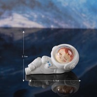 Космонавт лежит мини-фигурка 2,3*4,6см