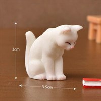 Кошка белая сидит мини-фигурка 3*3,5см