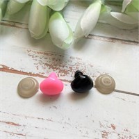 Носик винтовой треугольный с заглушкой 11*14 мм цв. черный 108021