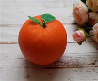 Искусственный апельсин с листочками в натур. величину