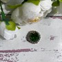 Кабошон круг в цапах со страз. в серебре изумрудный камень , пришив. 12 мм - фото 19807