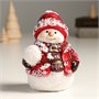 Фигурка керамика «Снеговик в красном пуховике, со снежком», 10*8.5*12см 126093